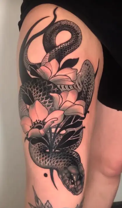 Serpiente y flores en blackwork